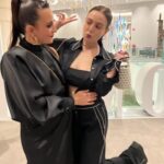 Regina Pavón Instagram - WOTY 2023 @glamourmexico 🦋 Gracias @itsfarahslim por este espacio amoroso para celebrarnos, compartir y expresarnos. Fue un honor haber formado parte de esta edición.✨ Total look @verodiazmx Showroom: @steponfashion Makup & hair by me :)
