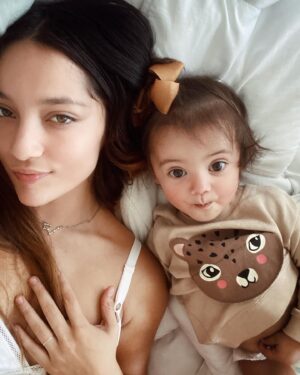 Regina Reynoso Instagram - my suuun in the morning