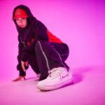 ReiNa Instagram - ・ 【𝐃𝐀𝐍𝐂𝐄𝐑𝐒 𝐅𝐈𝐋𝐄 𝐕𝐨𝐥.𝟓𝟒】𝐓𝐡𝐞 𝐑𝐞𝐢𝐍𝐞𝐬𝐭 𝐛𝐲 𝐑𝐞𝐢𝐍𝐚 ReiNa率いるダンスクルーThe ReiNest HipHopやPoppinを基調としながらも、しなりと迫力のあるキレを持ち合わせた独特のダンスで見る者を魅了するダンサーReiNa。数々のバトルイベントでの優勝をきっかけに注目を集め、若いながらも国内外で広く活躍しており、NCT Uの「Make A Wish(Birthday Song)」の振付が話題を呼んだことも記憶に新しい。今回はそんな彼女が率いるクルー、"The ReiNest"のメンバーと共にDANCERS FILEに登場。 撮影当日に曲選びから振り作りまでしてもらい、即興でワンムーブ踊ってもらったダンス映像を撮影。クルーの培ってきたチームワークと迫力あるパフォーマンスをぜひ余すことなくご覧いただきたい！ #nike #ナイキ #nikedancepack #ナイキダンスパック #dancerfashion #dancecode #reina #reinest #atmospink #アトモスピンク #atmospinkdance #アトモスピンクダンス #atmospinkdanceacademy