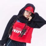 ReiNa Instagram - ・ 【𝐃𝐀𝐍𝐂𝐄𝐑𝐒 𝐅𝐈𝐋𝐄 𝐕𝐨𝐥.𝟓𝟒】𝐓𝐡𝐞 𝐑𝐞𝐢𝐍𝐞𝐬𝐭 𝐛𝐲 𝐑𝐞𝐢𝐍𝐚 ReiNa率いるダンスクルーThe ReiNest HipHopやPoppinを基調としながらも、しなりと迫力のあるキレを持ち合わせた独特のダンスで見る者を魅了するダンサーReiNa。数々のバトルイベントでの優勝をきっかけに注目を集め、若いながらも国内外で広く活躍しており、NCT Uの「Make A Wish(Birthday Song)」の振付が話題を呼んだことも記憶に新しい。今回はそんな彼女が率いるクルー、"The ReiNest"のメンバーと共にDANCERS FILEに登場。 撮影当日に曲選びから振り作りまでしてもらい、即興でワンムーブ踊ってもらったダンス映像を撮影。クルーの培ってきたチームワークと迫力あるパフォーマンスをぜひ余すことなくご覧いただきたい！ #nike #ナイキ #nikedancepack #ナイキダンスパック #dancerfashion #dancecode #reina #reinest #atmospink #アトモスピンク #atmospinkdance #アトモスピンクダンス #atmospinkdanceacademy