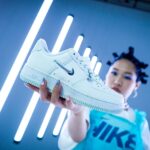 ReiNa Instagram - ・ 𝗡𝗜𝗞𝗘 𝗗𝗔𝗡𝗖𝗘 𝗣𝗔𝗖𝗞 𝗖𝗢𝗟𝗟𝗘𝗖𝗧𝗜𝗢𝗡 NIKEからダンサーのために作られた DANCE PACK COLLECTIONが発売🤍🤍 NIKE SPORTSWEARよりDANCEとY2Kをテーマにした本作は、サイバーから連想されるホワイトとクロームカラーを落とし込みました。 デュブレやチャームはドリップした金属をイメージ。変化し続けるNIKEのDNAと2000年代 DANCEをイメージしたエッジの効いたスタイルをスタイリッシュにミックス。 ぜひDANCE PACKを履いて自分の好きなスタイルをSNSやコミュニティで発信してね🪩✨ 本コレクションのビジュアルモデルを務めたダンサー・振付師であるReiNaの着用LOOKをatmos pink HPにて公開中💭 ぜひチェックしてね❣️ HP: https://www.atmos-pink.com/lp/nike-cyber-drip-collection #nike #ナイキ #nikedancepack #ナイキダンスパック #dancerfashion #dancecode #reina #atmospink #アトモスピンク #atmospinkdance #アトモスピンクダンス #atmospinkdanceacademy