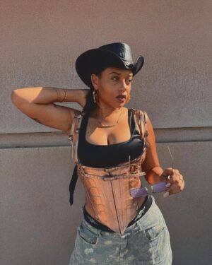 Reign Edwards Instagram - COACHELLAAAA w @celsiusofficial x @cldstyle at the Celsius Cosmic Desert Event🪐✨🔥. Thank you for having me✨✨. And yall already knoooow @hellotoshiko styled me😍 

#Coachella
#coachellastyle