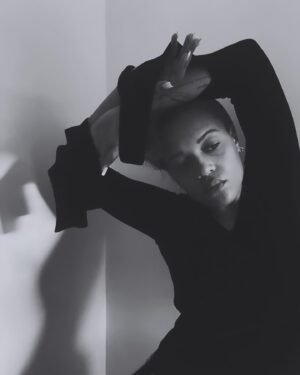Reign Edwards Instagram - Feelings🖤🤍