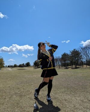 Reika Saiki Instagram - Long time no golf...⛳🏌‍♀

i got a birdie for the hole of Par4!