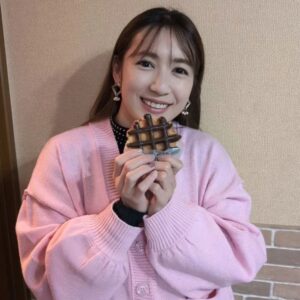 Reika Saiki Instagram - sugarcharge with a waffle🤤🧇💓