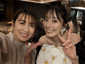 Reika Saiki Instagram - 先日は、さっこちゃんと上田さんの結婚式でしたーーー！！💓👰🤵💓
幸せ溢れる空間で、笑いジワがたくさん増えちゃった！！
ほんとに2人とも可愛くて愛おしい…💓💓
末永くお幸せにーーーっっ🫶