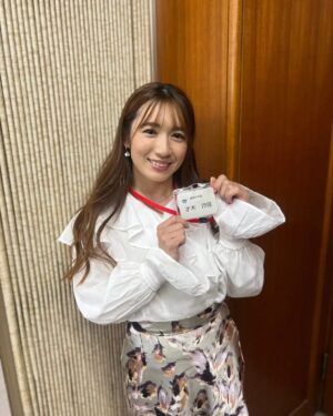 Reika Saiki Instagram - 昨日は大田区立貝塚中学校にて「職業人講演」として中学1年生にお話をさせてもらいました☺️

進路について考える機会とのことで、今までのキャリアを話しつつ、ちょっとした自己分析・目標達成の方法など考えてもらうワークも交えました！
無限の可能性がある生徒達！何かヒントになったら嬉しいな☺️💓