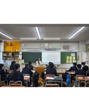 Reika Saiki Instagram - 昨日は大田区立貝塚中学校にて「職業人講演」として中学1年生にお話をさせてもらいました☺️

進路について考える機会とのことで、今までのキャリアを話しつつ、ちょっとした自己分析・目標達成の方法など考えてもらうワークも交えました！
無限の可能性がある生徒達！何かヒントになったら嬉しいな☺️💓