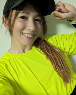 Reika Saiki Instagram - 今日はロケ行ってきて、帰宅して、ひとっ走り！！！
ケガ明けにしてはなかなかのナイスラン🏃‍♀✨

華金だけど遊びには行かず、このあとは家で👩‍💻作業します✌️✨
こうして毎日があっという間に過ぎていく☺️

あ！見上げたら今日は三日月でした🌙🙄🌟