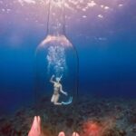 Reika Oozeki Instagram - . ビンの中にスイッと🧜🏻‍♀️ くにさんの手にかかれば海の中では 何にだってなれちゃうのよね〜 🛥️ @aquastory_miyakoisland 📷 @aquastorykuni #宮古島#スキンダイビング
