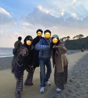 Reika Oozeki Instagram - .
2024年まだ投稿してなかった‼️
みんな今年もよろしくねっ
年末年始は毎年恒例となった家族旅行で
四国に行って来たよー！

香川の金刀比羅神社とうどん→高知城と桂浜
→愛媛の松山城と道後温泉→しまなみ海道
こんな感じで回ったけど四国最高🌱
2泊3日だったから全ては回れなかったけど
海鮮美味いし景色は良いし温泉も良いし
大満足の旅行だった！！

また行きたいなぁ。
んでまだ載せたい写真もある😂
とりま坂本龍馬かっこ良すぎた。
歴史オタク兄貴も歓喜してましたとさ。
#家族旅行#四国