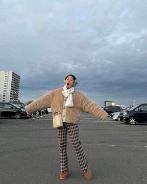 Reika Oozeki Instagram - .
たのしそうな、茶色いオレ🤝🏻‼️
どすっぴんで川崎大師‼️‼️
ちなこのムートンブーツお母さんの借りたけど、
ライフのセールで1000円くらいで
買ったらしくておもろい。やっす〜笑
いつもお世話になってる地元のライフ(スーパー)
感謝でございます‼️