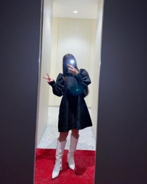 Reika Oozeki Instagram - .
あのーまさかまさかの話でして…
皆さん観てくれた方もいるかもだけど、
この前TikTokでショートドラマを
撮ってみましてね、その動画がTikTokの
ショードラアワード2024に
出演者賞でノミネートされまして、
そしてそしてまさかの
出演者賞を受賞いたしました🏆😂

いやまじでびっくりした笑
ノミネートの時点でびっくりだったのだけど、
昨日の授賞式お邪魔して、名前呼ばれた瞬間
マネージャーさんと「ええっ⁉️⁉️」って
一緒に叫んだくらいwwww
そのあとのスピーチもびっくりしてて
おどおどしちゃってインキャ出ちゃった💦

いやーびっくりしたーー笑
し、嬉しいのとありがたみと、、
ありがとうございますー！イェーーーーイ！
約10年前にvineという超絶ショート動画で
バズった女がまた別のショート動画コンテンツで
こうしてショートドラマを撮らせていただき
そして賞まで受賞させていただき、
なんだかおもろい人生でございやす🌱

この経験を活かしてこれからの俳優業でも
おもろいことしていきたいなぁー！
がんばろーっと。
そしてこのショートドラマをやろうと
言ってくださったマネージャーさん、
一緒に作り上げてくださったスタッフの皆さん、
ほんとにありがとうございます、らぶ💖