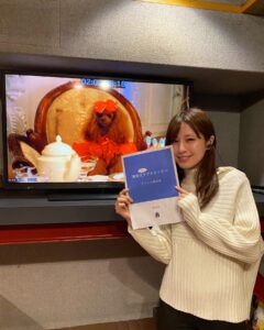 Reimi Tsutsumi Instagram - 🐩 本日24時35分〜、犬の犬による犬好きのための動物恋愛ドラマ「東京犬ラブストーリー　第1話」が放送されます🐶 . 私はトイプードルのスフレの声を担当しております🐩 ほんの少しではありますが、作品に声を吹き込むという貴重な経験をさせていただき、改めてプロの声優の方々の凄さに気付くと共に、勉強になることも非常に多い現場でした。 そして何より、可愛らしいワンちゃんたちに癒される作品です🐕✨ . 今日から3週連続で放送です！ 犬好きの皆さまも、日々の疲れを癒したい皆さまも是非ご覧下さいませ✨🙌 . #東京犬ラブストーリー #こんにちはスフレ役の堤です #我が家にもトイプードルがいるので #家でアフレコしてみたりしして練習しました #その成果は #今夜から3週連続の放送でお確かめ下さいませ