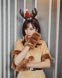Reimi Tsutsumi Instagram - 🎄 メリークリスマス！ 先日のめざまし８TikTokライブの時のおすましトナカイ置いときます。 . さて、クリスマスの今日は 16時30分〜『ドラマを見ればセカイが変わる！私に5分ください』 25時30分〜『馬好王国』(一部地域を除きます) が放送されます🎅✨ まったりしながら是非ご覧下さい🙏 . #皆さんいつも #ありがトナカイ