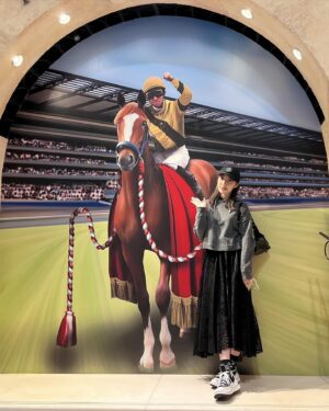 Reina Fujie Instagram - ♥
昨日は東京競馬場へ🐴
1人競馬場が最近のブーム！

競馬場グルメも美味しい物に溢れてます！
昨日初めて食べた白もつ串と赤もつ串が
凄く美味しくて次回も絶対に食べると決めました。
ビールとセットでね？！😙

今日は１７時から佐賀競馬の配信是非見てね👀

#競馬 #UMAJO #東京競馬場