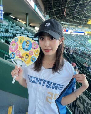 Reina Fujie Instagram - ♥
交流戦行って来ました🦊🐯

昨年、甲子園デビューして
めちゃくちゃ楽しくて、、！！！
今年の交流戦でまた絶対来たいと思ってたの！

"はむほー！！！！"な最高の試合でした⚾️

#北海道日本ハムファイターズ
#lovefighters 
#阪神タイガース #交流戦
