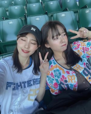 Reina Fujie Instagram - ♥
交流戦行って来ました🦊🐯

昨年、甲子園デビューして
めちゃくちゃ楽しくて、、！！！
今年の交流戦でまた絶対来たいと思ってたの！

"はむほー！！！！"な最高の試合でした⚾️

#北海道日本ハムファイターズ
#lovefighters 
#阪神タイガース #交流戦