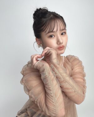 Reina Yokoyama Instagram - 🤍📷
.
S Cawaii!特別編集 「HOT PINK ISM モーニング娘。’23スペシャル」発売中です！
大人めベージュメイクに挑戦しました🎀
.
.
#横山玲奈
#morningmusume23
#モーニング娘23