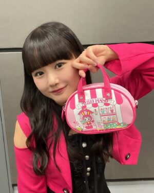 Reina Yokoyama Instagram - 💗💗💗
.
.
小さい頃沢山着てた☺️
.
.
#メゾピアノ
#morningmusume24
#モーニング娘24
#横山玲奈
#べリエちゃん