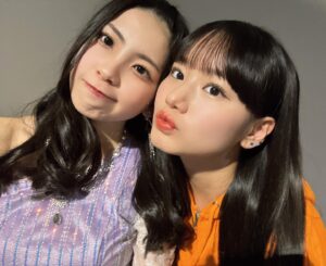 Reina Yokoyama Instagram - 🎤📸
.
.
すぐくっついてきてくれる子！
.
.
#morningmusume24
#モーニング娘24
#櫻井梨央 ちゃん
#横山玲奈