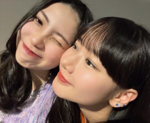 Reina Yokoyama Instagram - 🎤📸
.
.
すぐくっついてきてくれる子！
.
.
#morningmusume24
#モーニング娘24
#櫻井梨央 ちゃん
#横山玲奈