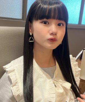 Reina Yokoyama Instagram - 🖤
.
.
黒髪になりました
.
.
#morningmusume23
#横山玲奈
