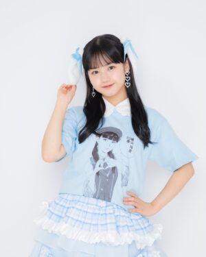 Reina Yokoyama Instagram - 👕🤍
.
.
23歳のバーズデーTシャツ！
鹿子先生の書き下ろしです。
すごいことが起きてます。
可愛いすぎます、一生の宝物です😭
現在注文受付中ですー！ぜひー！
.
.
#morningmusume24
#モーニング娘24
#横山玲奈
#鹿子先生 💗