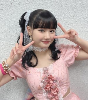 Reina Yokoyama Instagram - 🎀
.
横浜アリーナ公演だけ、
白リボンつけてみたよ〜😌
どうでしたか！！！
.
.
#morningmusume23
#モーニング娘23
#横山玲奈