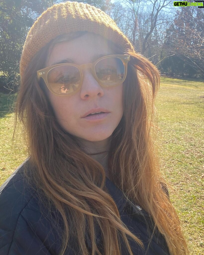 Renée Felice Smith Instagram - nothing like the chill of new york winter with the sun at your back.