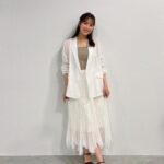 Ren Ishikawa Instagram - 先日の#stola. インスタライブ💐 今週公開されたばかりの夏カタログから、新作のお洋服たちを紹介しています！ @stola.jp のアカウントの方でアーカイブも残っているので、観られなかった方はぜひチェックしてみてくださいね🩵 カタログの写真もまた載せよーっと。 もう長い付き合いになるプレスの皆さんが大好きすぎて、会うたびに元気をもらえます、、🥰🥰