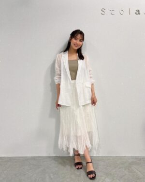 Ren Ishikawa Instagram - 先日の#stola. インスタライブ💐
今週公開されたばかりの夏カタログから、新作のお洋服たちを紹介しています！
@stola.jp のアカウントの方でアーカイブも残っているので、観られなかった方はぜひチェックしてみてくださいね🩵
カタログの写真もまた載せよーっと。
もう長い付き合いになるプレスの皆さんが大好きすぎて、会うたびに元気をもらえます、、🥰🥰