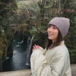 Ren Ishikawa Instagram - 先日、弟夫婦に生まれた赤ちゃんに会いに母と宮崎に行ってきました🥭 お仕事では一度訪れたことがあったけど、プライベートでは初！ 高千穂や日南市をドライブしながら回ったり、肉ガチャとやらをしてみたりみんなでお酒を飲んだり🍺 ご飯は何食べても美味しくて、とても楽しい家族旅行でした。 それにしても初めましての甥っ子は可愛かった、、！ 笑ってくれるだけできゅんきゅんしちゃう。 弟が父になり、自分が叔母になったってなんだか不思議な気持ち。 感慨深いですねぇ。 家族みんな健康で幸せに、ベイビーはすくすく元気に大きくなってほしい👶🩵 また遊びに行きます🫶