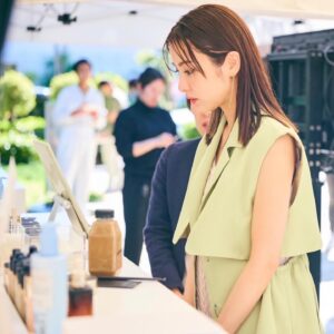 Ren Ishikawa Instagram - @esteelauderjapan 💄
エスティ ローダーのくずれないNo.1ファンデーション"ダブル ウェア"シリーズの新作のクッションファンデーションを体験しに、代官山T-SITEで開催中のポップアップに遊びに行ってきました。
今日実際に体験して私が一番お気に入りだったのは、グロウマットタイプ！
程よいツヤ感と、カバー力がありながらも薄付きな素肌感がこれからの汗ばむ季節にぴったりだと思いました🍉 

自分の肌に合ったアイテムや色をあれこれ自由に試せるこちらのポップアップは、代官山T-SITEにて11時〜17時、5月12日まで開催されているので、ぜひ足を運んでみてください💫
#PR #エスティローダー #くずれないNo1DW #ダブルウェア