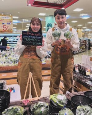 Ren Ishikawa Instagram - 明日11:30〜テレビ東京「#種から植えるTV」
ブロッコリー100本の収穫から、スーパーへの品出しまでの作業をお手伝いさせていただきました🥦
私たちがお店で野菜を手に取るまでにはたくさんの工程があって、その一つ一つを毎日丁寧に作業してくださる農家さんに改めて感謝を覚えたロケでした。
昨年に続いて今年も番組に呼んでもらえて嬉しかったです！
ぜひチェックしてください👩‍🌾