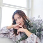 Ren Ishikawa Instagram - #Stola. PRE SPRING 2024"Feel" この度ブランドミューズに就任しました💐 Stola.15周年というアニバーサリーイヤー、移りゆく季節をStola.のお洋服と一緒に過ごせること、とても楽しみです。 ぜひチェックしてください🩵 https://stola.jp/pages/springcatalog20240119