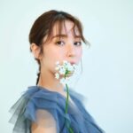 Ren Ishikawa Instagram - #Stola. EARLY SUMMER 2024🌻 やっと暖かくなってきたと思ったら、GW周辺は夏日がちらほらあるみたいですよっ ストラの初夏でGW楽しも〜〜🩵 https://stola.jp/pages/summercatalog20240403