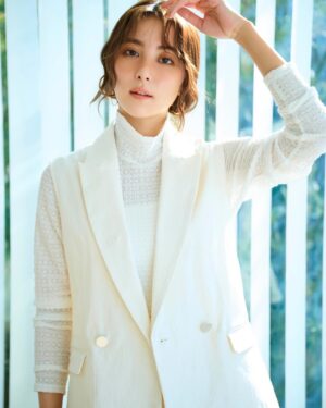 Ren Ishikawa Instagram - #Stola. EARLY SUMMER 2024🌻
やっと暖かくなってきたと思ったら、GW周辺は夏日がちらほらあるみたいですよっ
ストラの初夏でGW楽しも〜〜🩵
https://stola.jp/pages/summercatalog20240403