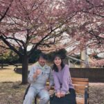 Ren Ishikawa Instagram - いよいよ明日☕️ 「#純喫茶イニョン」全4話一挙放送！ 一気に結末まで追えます☺️ じんわりと心に響く、とても素敵なストーリーに完成しているので、ぜひたくさんの方に観ていただきたいです！ 撮影の思い出たち🌹 1日1日が濃くて、皆さんが温かくて優しくて。 のびのびお芝居させていただけた大好きな現場でした。 #チャンソン さん #水橋研二 さん #監督ズ 🫶 #1　20:00～20:20＜フジテレビTWO ドラマ・アニメ＞ #2　20:20～20:40＜ひかりＴＶチャンネル＞ #3　20:40～21:00＜フジテレビTWO ドラマ・アニメ＞ #4　21:00～21:20＜ひかりＴＶチャンネル＞
