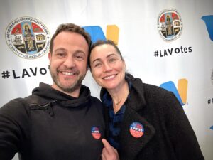 Rena Sofer Instagram - Please go out and vote!!! This is the most important election of our time coming up! We have the choice between a president or a dictator. Choose America! Choose a president!! Vote Blue🙏🏻🙏🏻🙏🏻