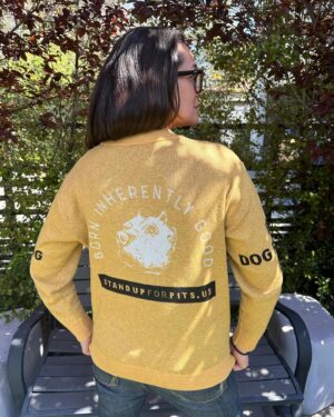 Rena Sofer Instagram - I love my new sweater! Not only is it stylish but it sends the perfect message!! #banbreeding #endfighting  Pit Bulls are such an inherently sweet breed!! They are misunderstood and for that they are suffering in the shelters! Wanna do something to help? Go to @standupforpitsfoundation and peruse their shop. Buying one of these sweaters donate to educating and protecting the pit bulls. #adoptdontshop #spayandneuter #spayandneuteryourpets #foster #fosteringsaveslives