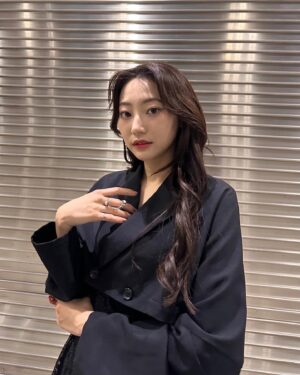 Rena Takeda Instagram - eスポーツフェスタ2024 
「eGG presents 第五人格プロに聞いてみたSP」

出演してきました✨
色々お話し聞けて楽しかったです👏🏻
衣装も第五人格のイメージで🖤

jacket,tops,skirt @limifeu_official
accessories @e.m.__official @flake_jewelry_official
shoes @camper_japan

#PR

#limifeu
#em
#flake
#camperjapan