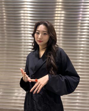 Rena Takeda Instagram - eスポーツフェスタ2024 
「eGG presents 第五人格プロに聞いてみたSP」

出演してきました✨
色々お話し聞けて楽しかったです👏🏻
衣装も第五人格のイメージで🖤

jacket,tops,skirt @limifeu_official
accessories @e.m.__official @flake_jewelry_official
shoes @camper_japan

#PR

#limifeu
#em
#flake
#camperjapan