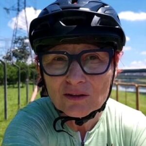 Renata Falzoni Instagram - Ciclistas se mobilizaram em protesto neste domingo (03) sobre a questão envolvendo a região do que deveria vir a ser o Parque Jurubatuba, na zona sul de São Paulo.  A prefeitura, no entanto, pretende fazer um alongamento da Marinal Pinheiros, desmatando uma imensa área para dar lugar a mais carros e mais trânsito. Uma 'solução' ultrapassada que custa muito e traz pouco ou nenhum resultado.