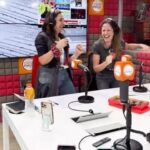 Renata Bravo Instagram - Primer día de Hable con ellas !!!!! los esperamos mañana junto a la @maca_santelices de 10 a 12 hrs por @estacionmetropolitanafm