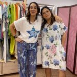 Renata Bravo Instagram - El 19 de nov es el día internacional del emprendimiento femenino, y quiero destacar a mi amiga @andrea_emparan_accesorios que hace 7 años comenzó con tu emprendimiento, y hoy es un gran ejemplo! Te admiro @andrea_emparan_accesorios #modaitaliana #mujeremprendedora💪 #accesorios tienda física apoquindo 6415 rampa de las flores Metro manquehue las esperamos !