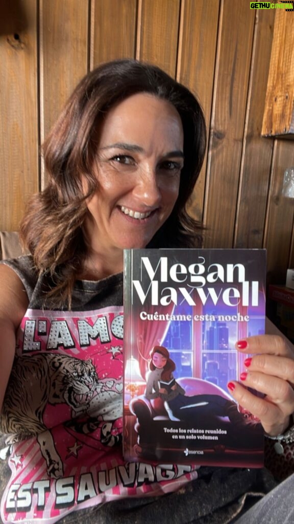 Renata Bravo Instagram - ¿Existe algo más placentero que leer un buen libro en las vacaciones? De esos relatos que te atrapan y hacen volar el tiempo. Eso me pasa con los libros de @megan__maxwell y ahora recién salido del horno llega “Cuéntame esta noche” de @planetadelibroscl, son relatos de novelas y cuentos cortos, algunos románticos otros eróticos 😉 ¡Les va a encantar! Mi recomendado para lo que queda de vacaciones. Pueden encontrarlo en @buscalibre, @antarticalibros, @feriachilenadellibro y otras librerías y tiendas digitales. #CreemosEnLosLibros 📚#PublicidadGrupoPlaneta Después me cuentan qué 🙂