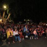 Renata Bravo Instagram - 👩‍🎤👏 Actriz, emprendedora y comediante Renata Bravo sacó buenas risas con su Stand Up en "Paseo Voces de Mujer" de Isla de Maipo. ✅️ La reconocida artista se llevó el aplauso y cariño de vecinos y vecinas de todas las edades en una exitosa jornada de boulevard 2024. 🤝 Alcalde Juan Pablo Olave y parte del Concejo Municipal le entregaron un obsequio y reconocimiento por ser parte de esta conmemoración del Día de la Mujer. #ISLADEMAIPO #PreocupadaPorTi