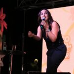 Renata Bravo Instagram - 👩‍🎤👏 Actriz, emprendedora y comediante Renata Bravo sacó buenas risas con su Stand Up en "Paseo Voces de Mujer" de Isla de Maipo. ✅️ La reconocida artista se llevó el aplauso y cariño de vecinos y vecinas de todas las edades en una exitosa jornada de boulevard 2024. 🤝 Alcalde Juan Pablo Olave y parte del Concejo Municipal le entregaron un obsequio y reconocimiento por ser parte de esta conmemoración del Día de la Mujer. #ISLADEMAIPO #PreocupadaPorTi