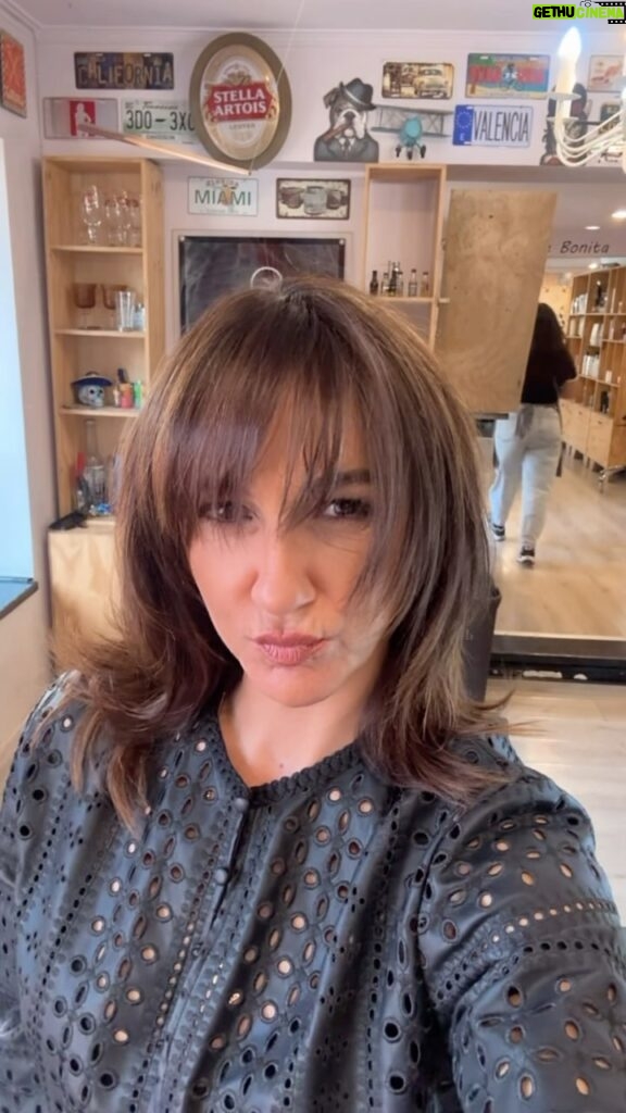 Renata Bravo Instagram - New look ! Gracias @benditapelu y al #nico que me asesoró y cortó y a la @pia_haircolorist que me hizo el color ❤️ son lo más ! #chasquilla #newlook que cambio de look recuerdan que los haya marcado ? De lo que sea los leo